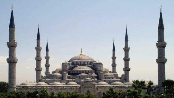 المساجد التركية تدعو رواد خطبة الجمعة للحذر من دعوات التحريض ضد السوريين